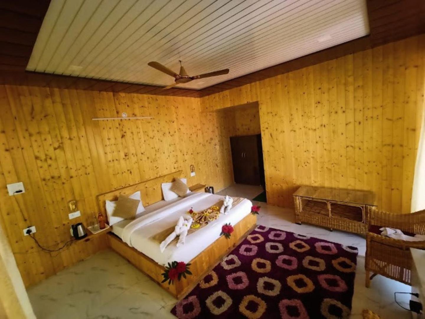 The Village Retreat Resort , Guptkashi Gupta Kashi Exterior photo